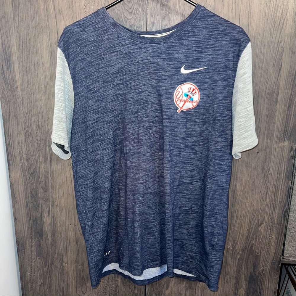 Nike New York Yankees Dri-Fit Shirt